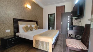 3 BHK Service Apartment in Sheikh Sarai-0121