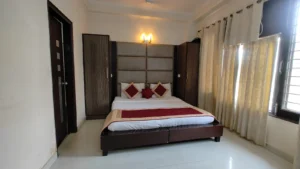3 BHK Service Apartment in Sheikh Sarai-013