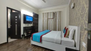 3 BHK Service Apartment in Sheikh Sarai-3210